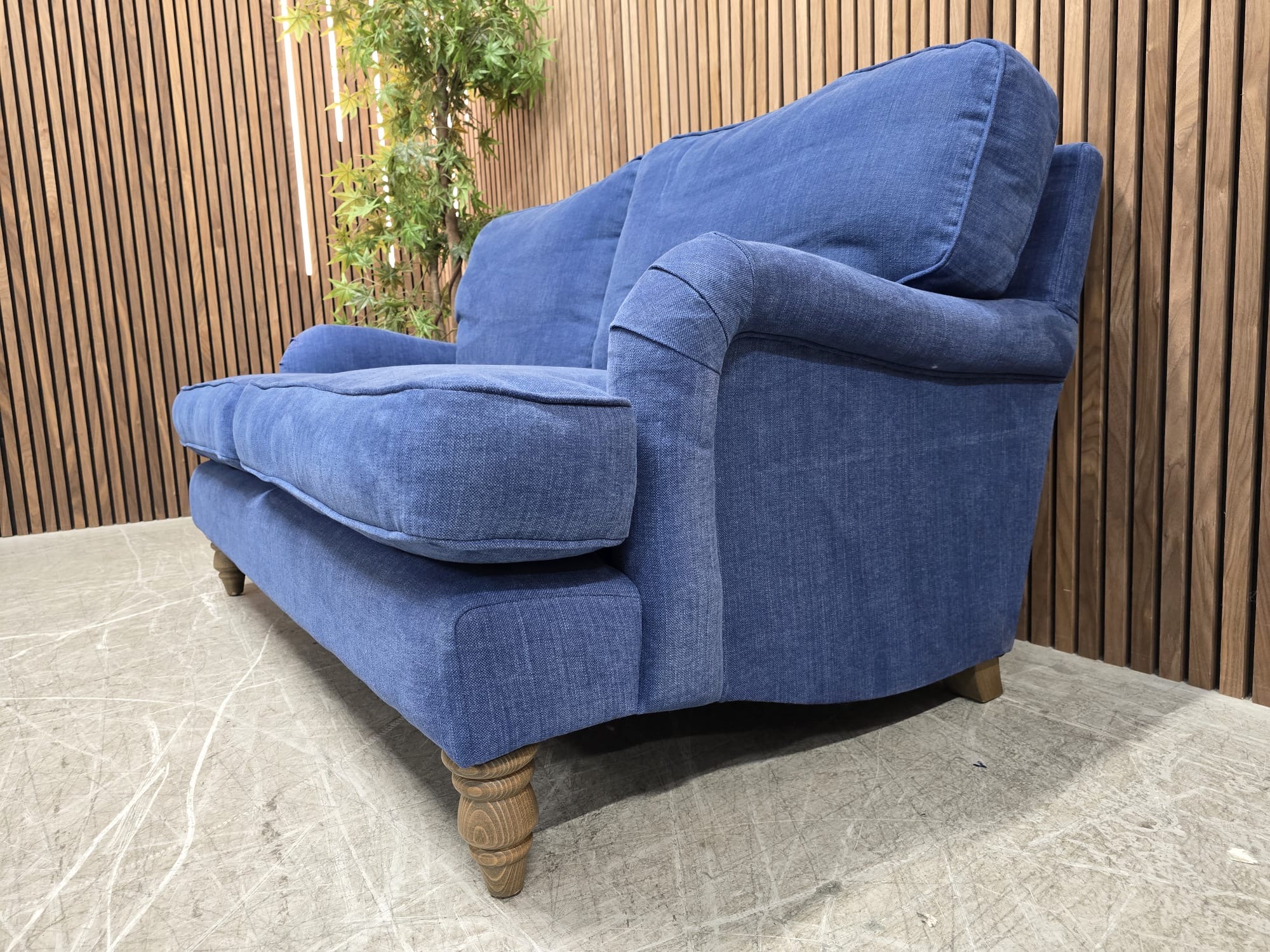 06543ec0-a5e1-47dc-90bb-fbb412f650a7