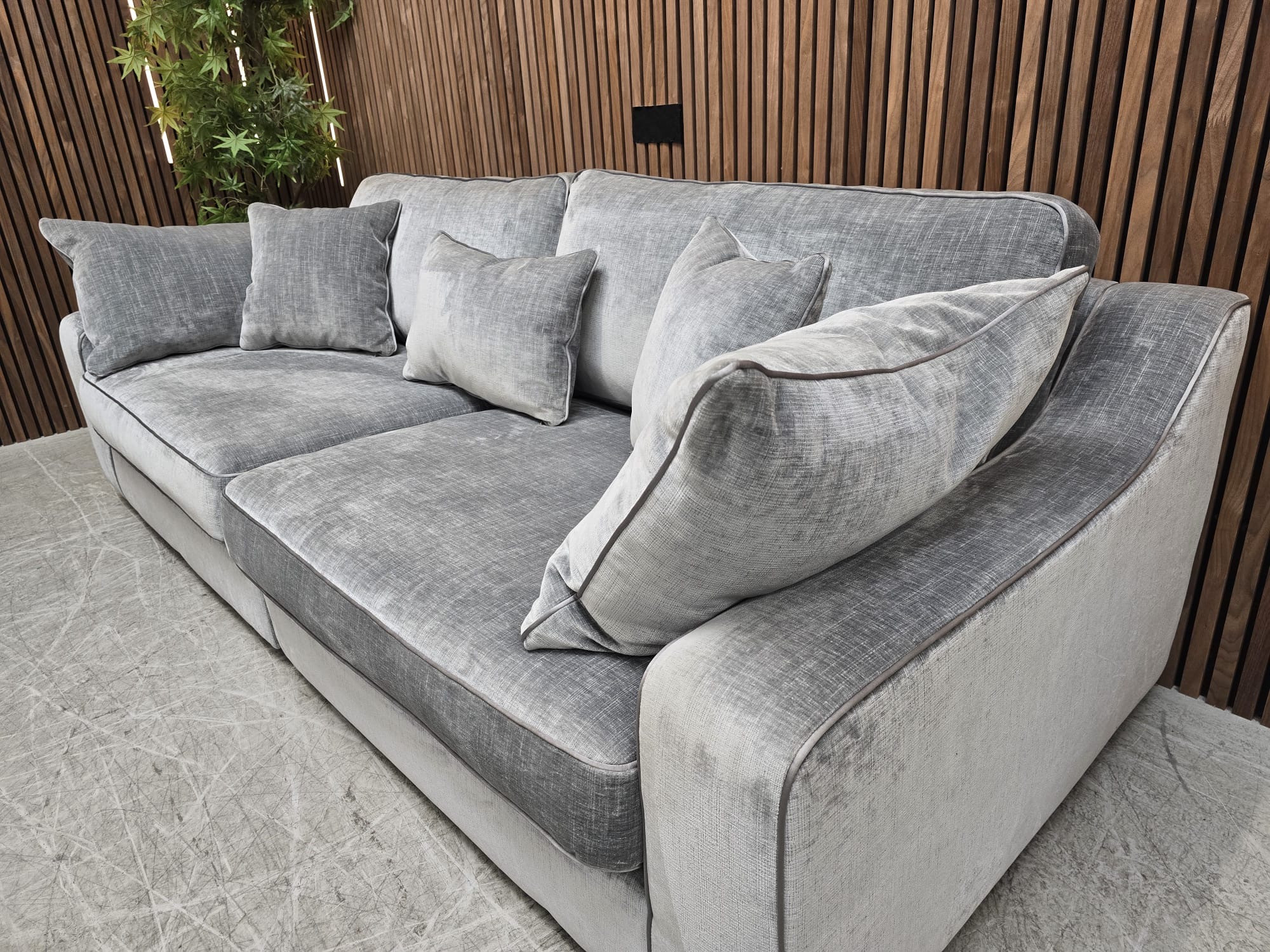 0e31f4cd-50f1-4a8e-83df-75f968896741