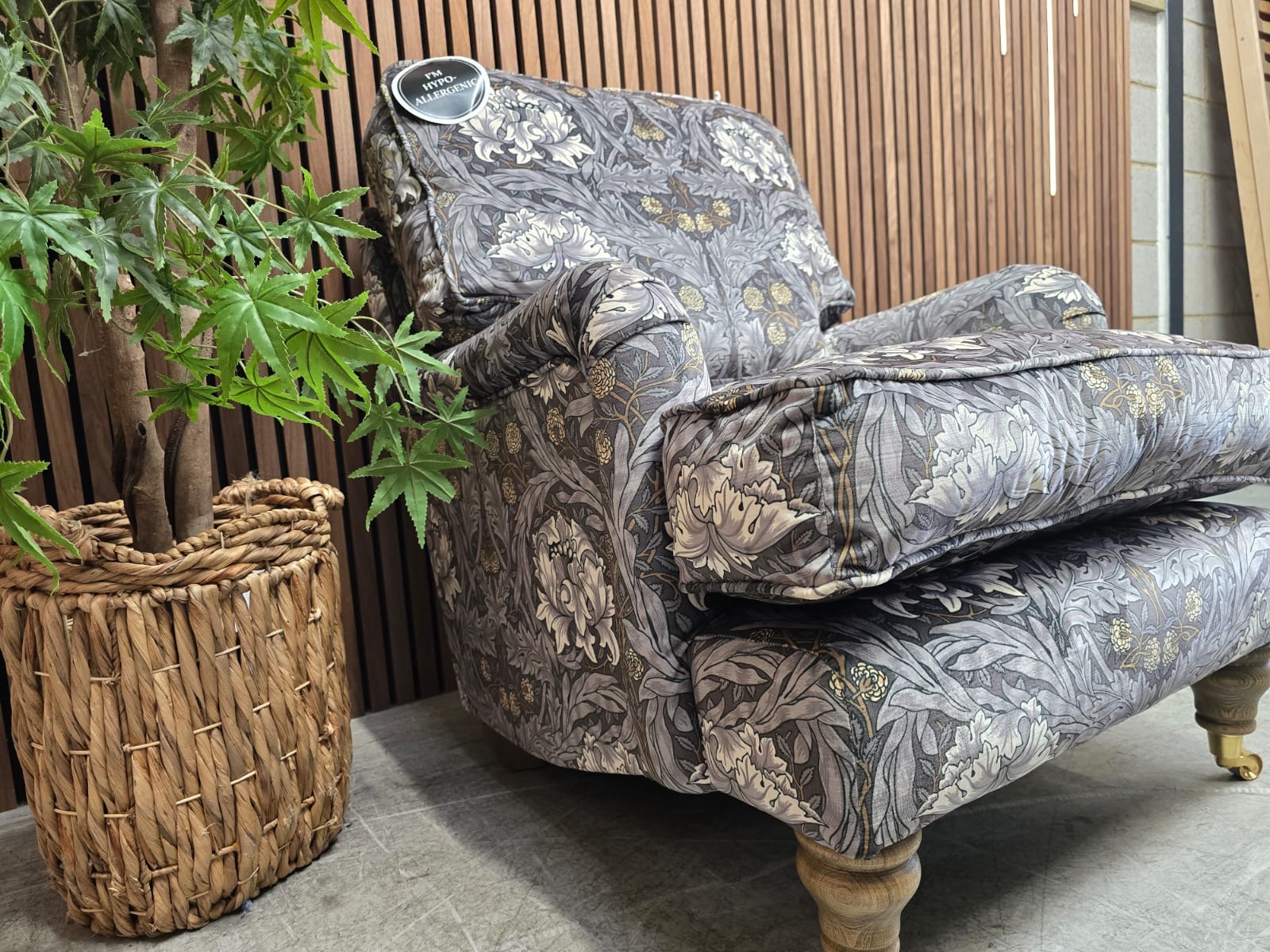 1ec85fb7-bee9-45cd-98e7-ed715f98abc1