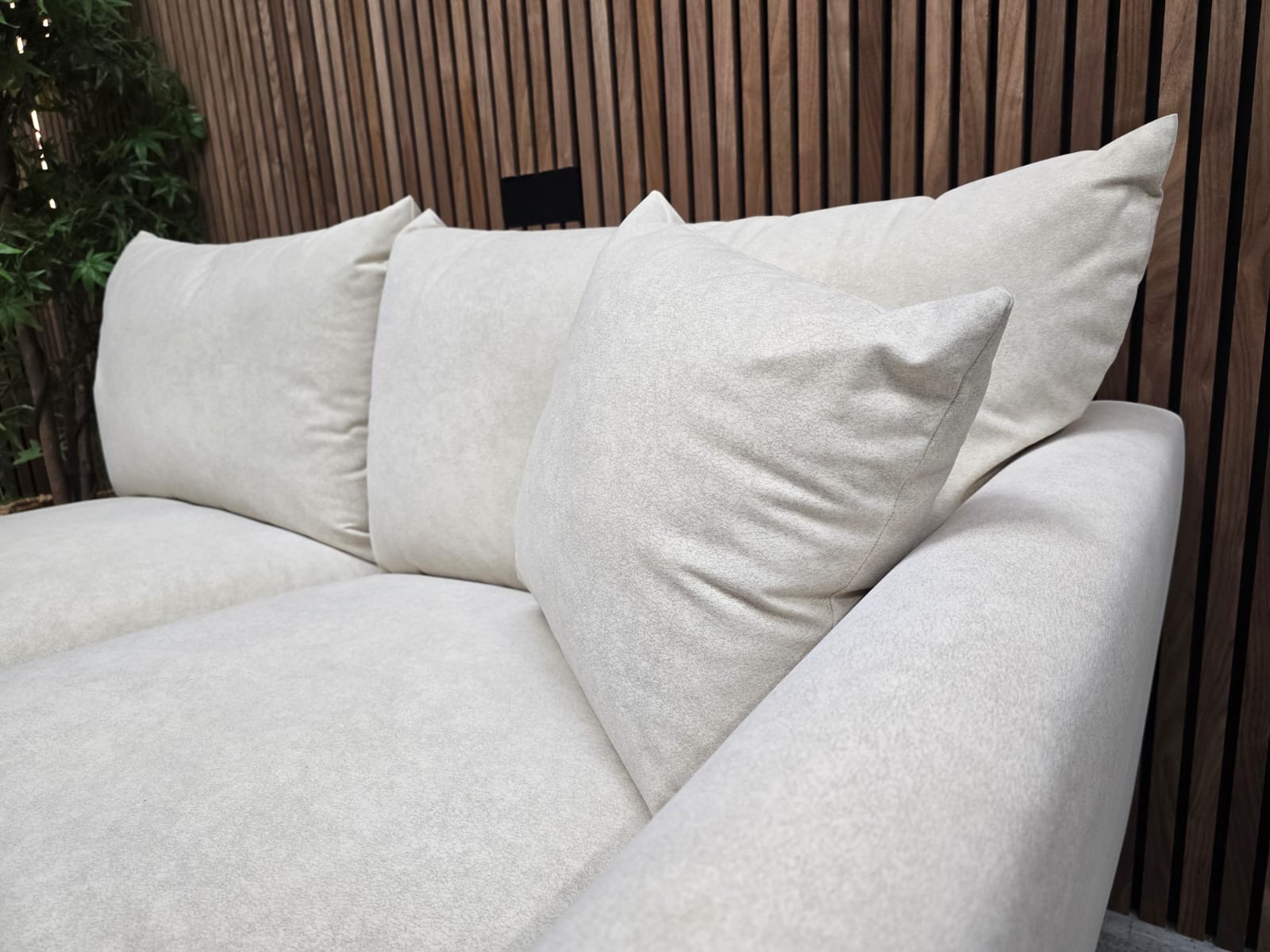 381bbdc5-3b3e-4e93-8dff-82e37be7906c