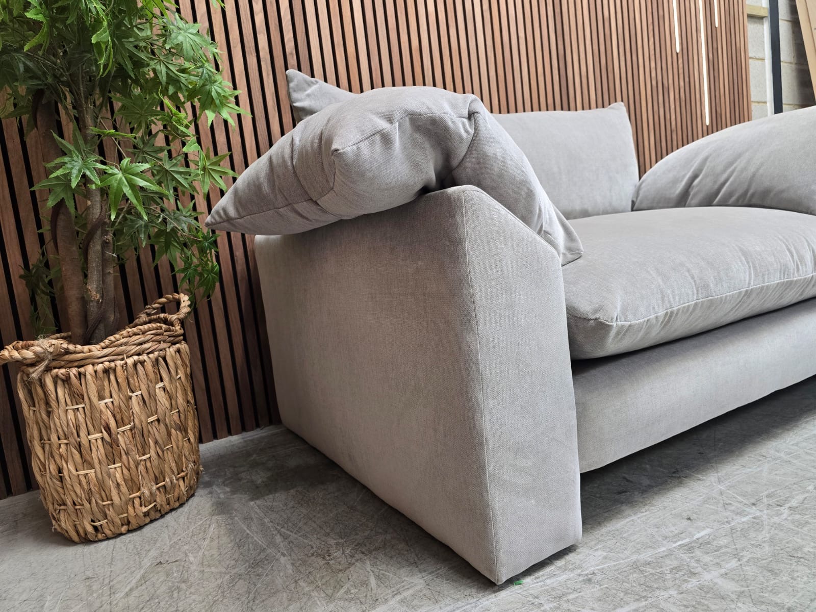 551ba842-28f6-4984-b541-6d3399f44109