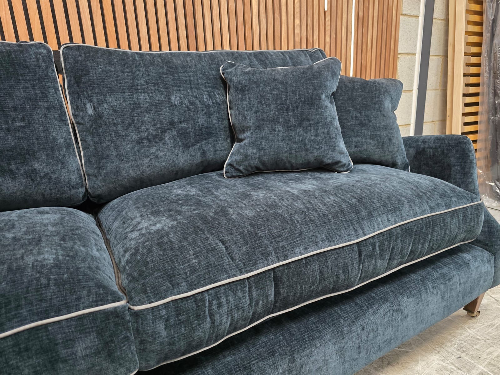 911dadcb-f3f3-4a3b-bfe6-52f3ca7536e9