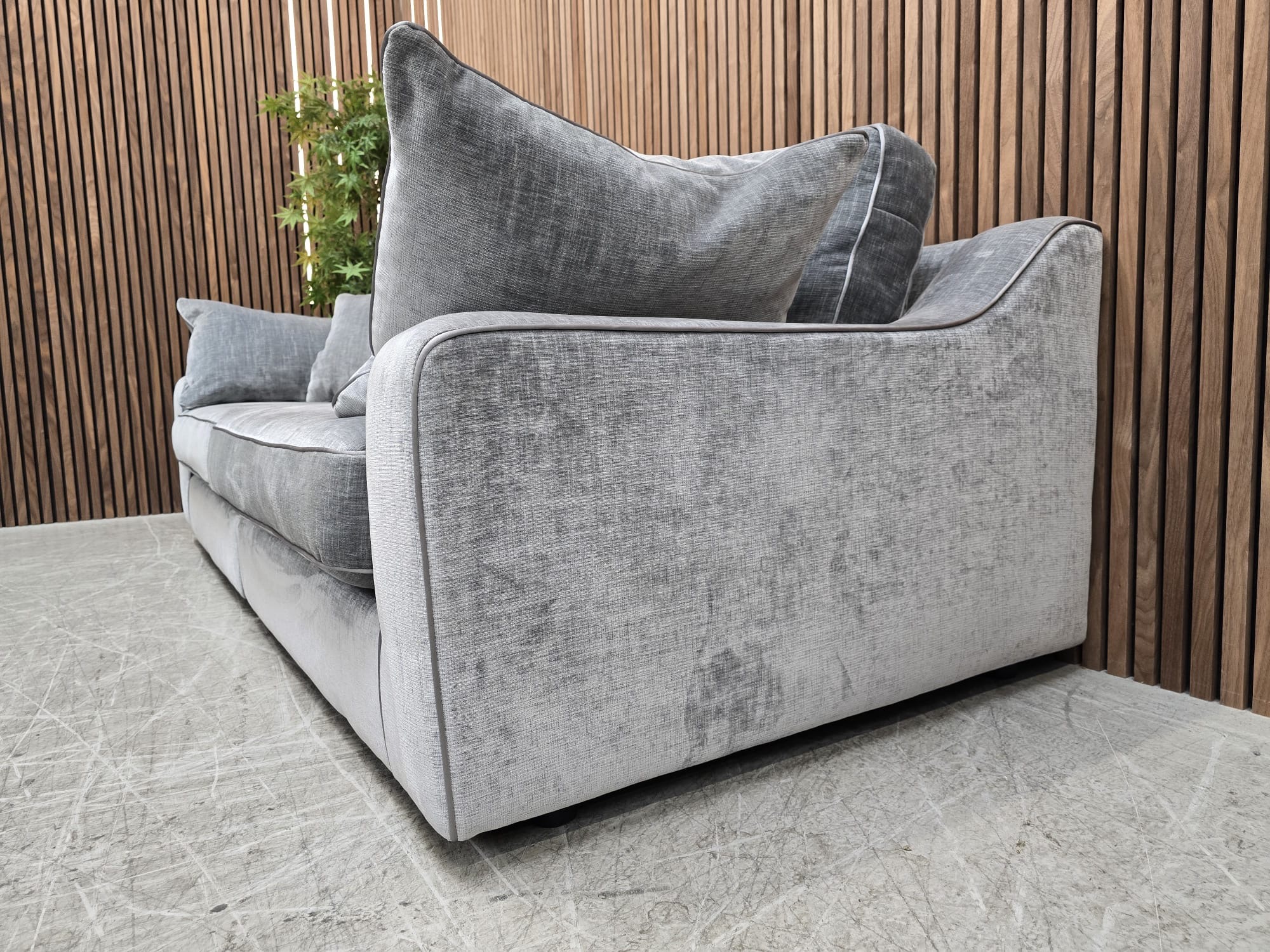 a931baaa-9a97-4e24-a399-ca14a246fce6