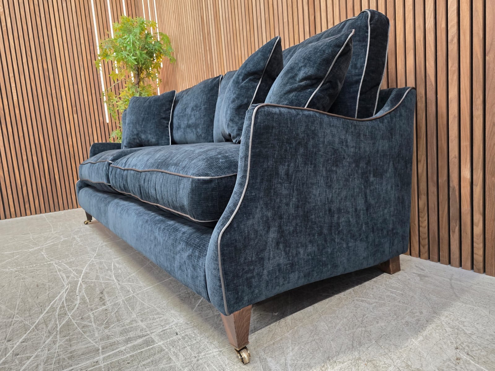 aeae86b0-e28e-4696-af41-6943d2d323b7