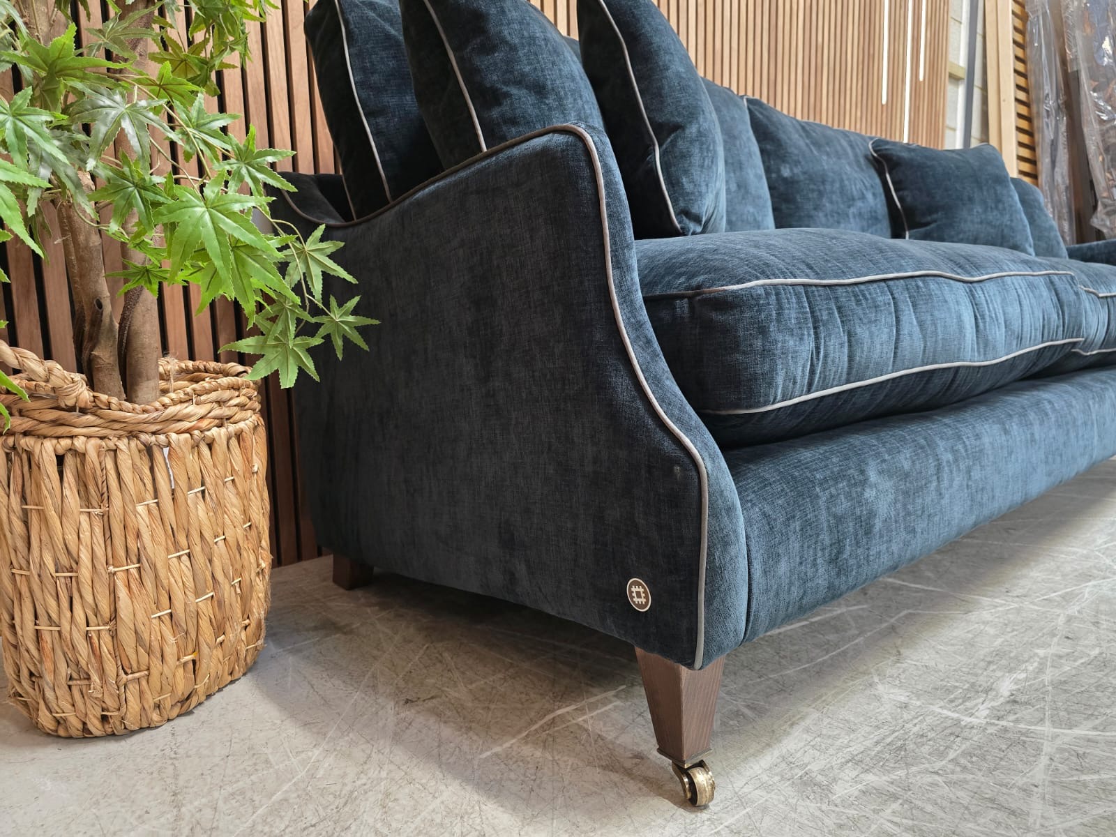 b5cbdecf-e1b3-4a27-ad3b-bbdbd9b04977