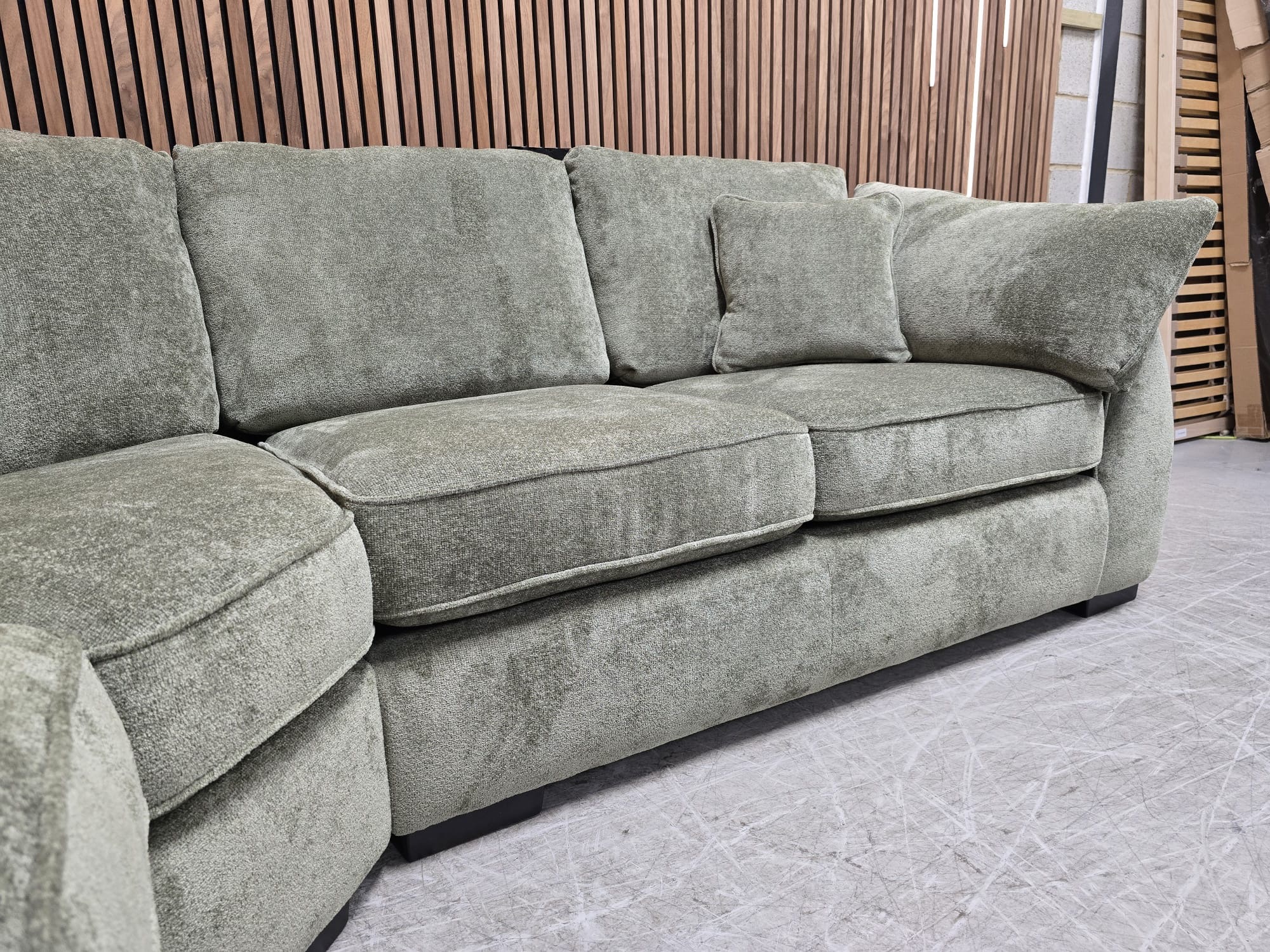 e5c12af8-3804-4d2a-a566-53998dca1c86