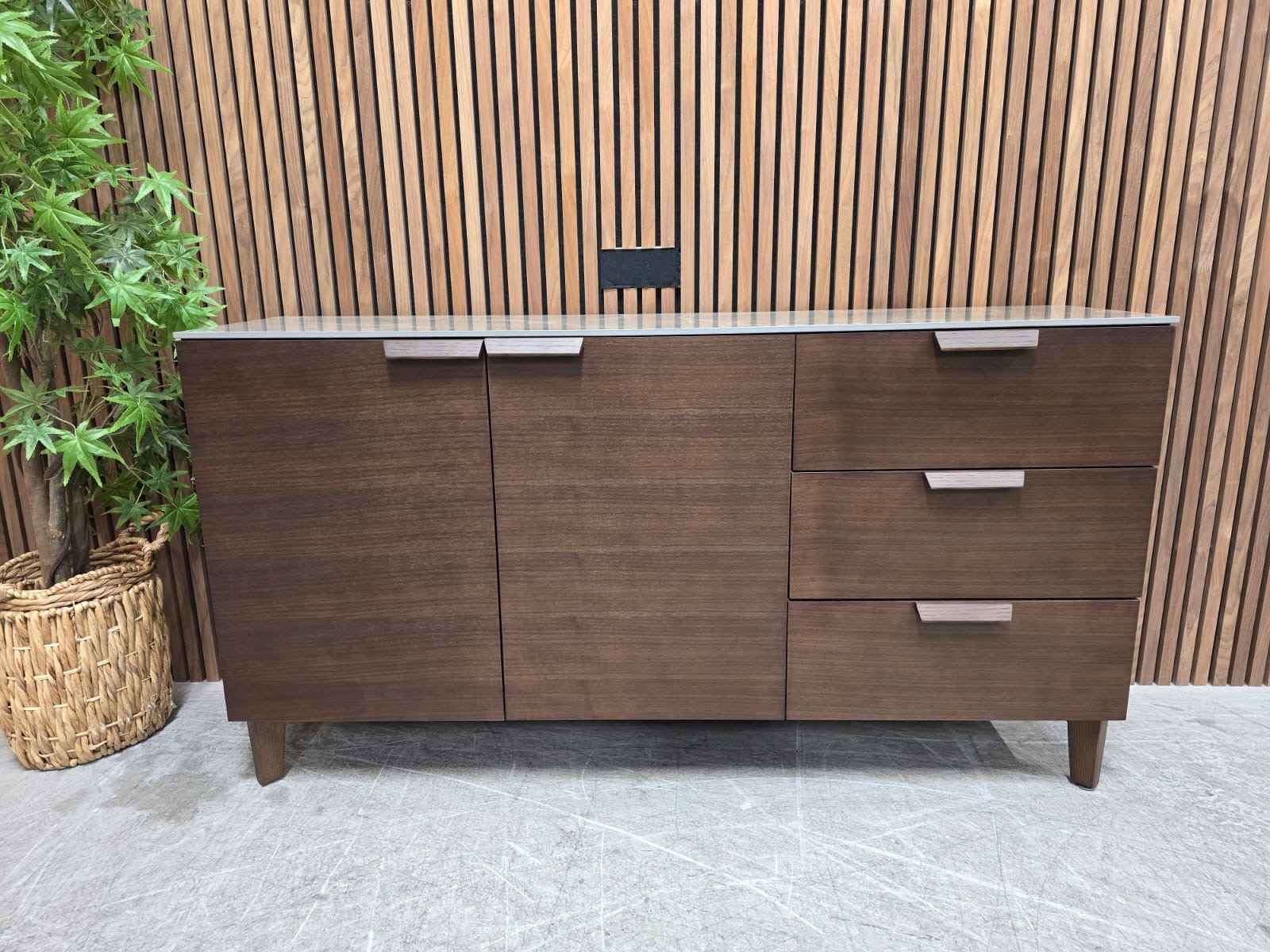 ea1fe20e-db98-43ee-9d2d-04045571651f