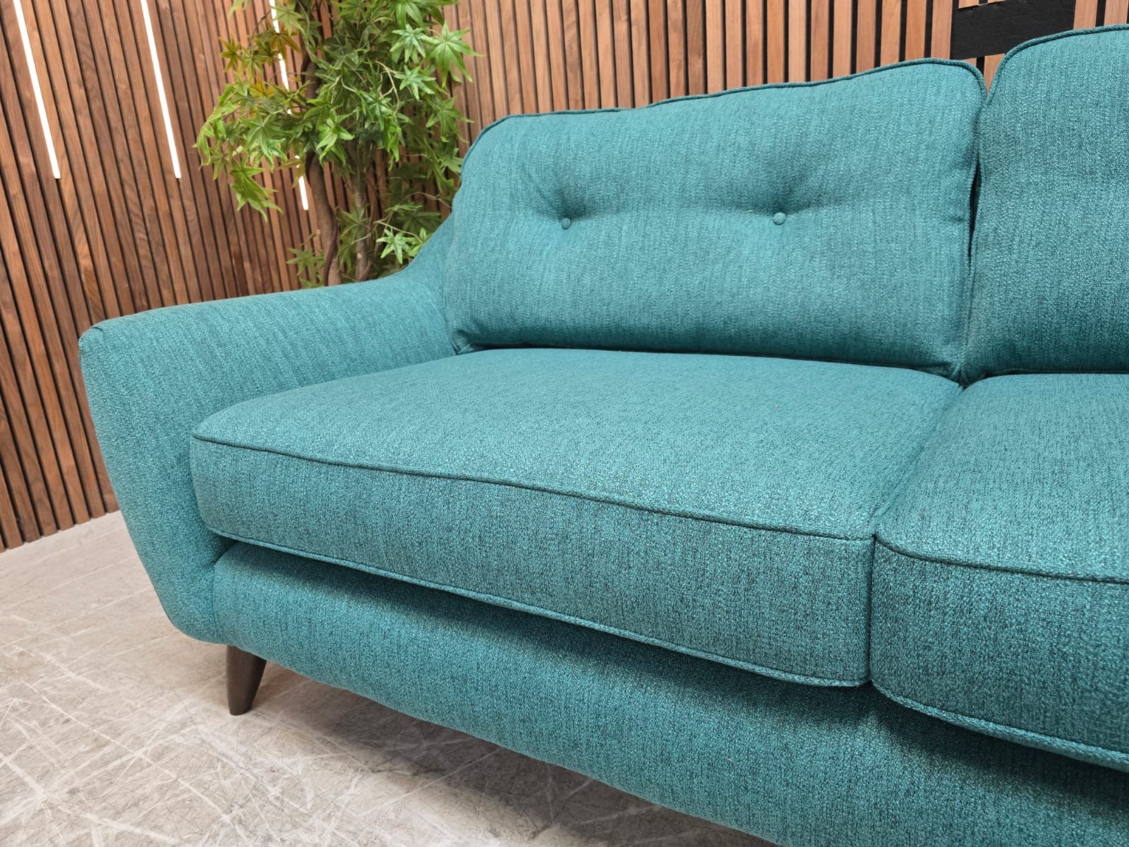 ea8a6e7f-d80b-4caf-a0d2-3446a788ef23