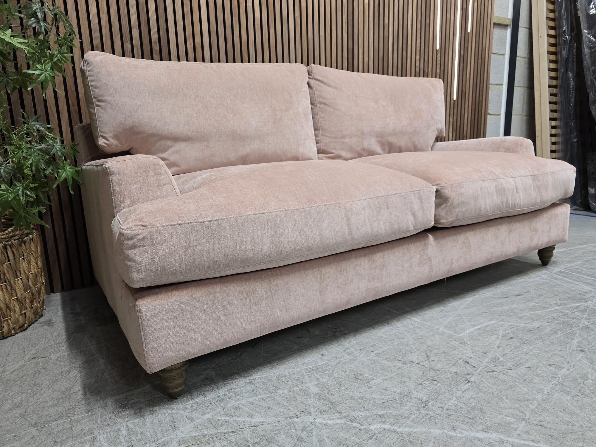 ee45abe6-8d1b-49d5-af80-a5897df4e025