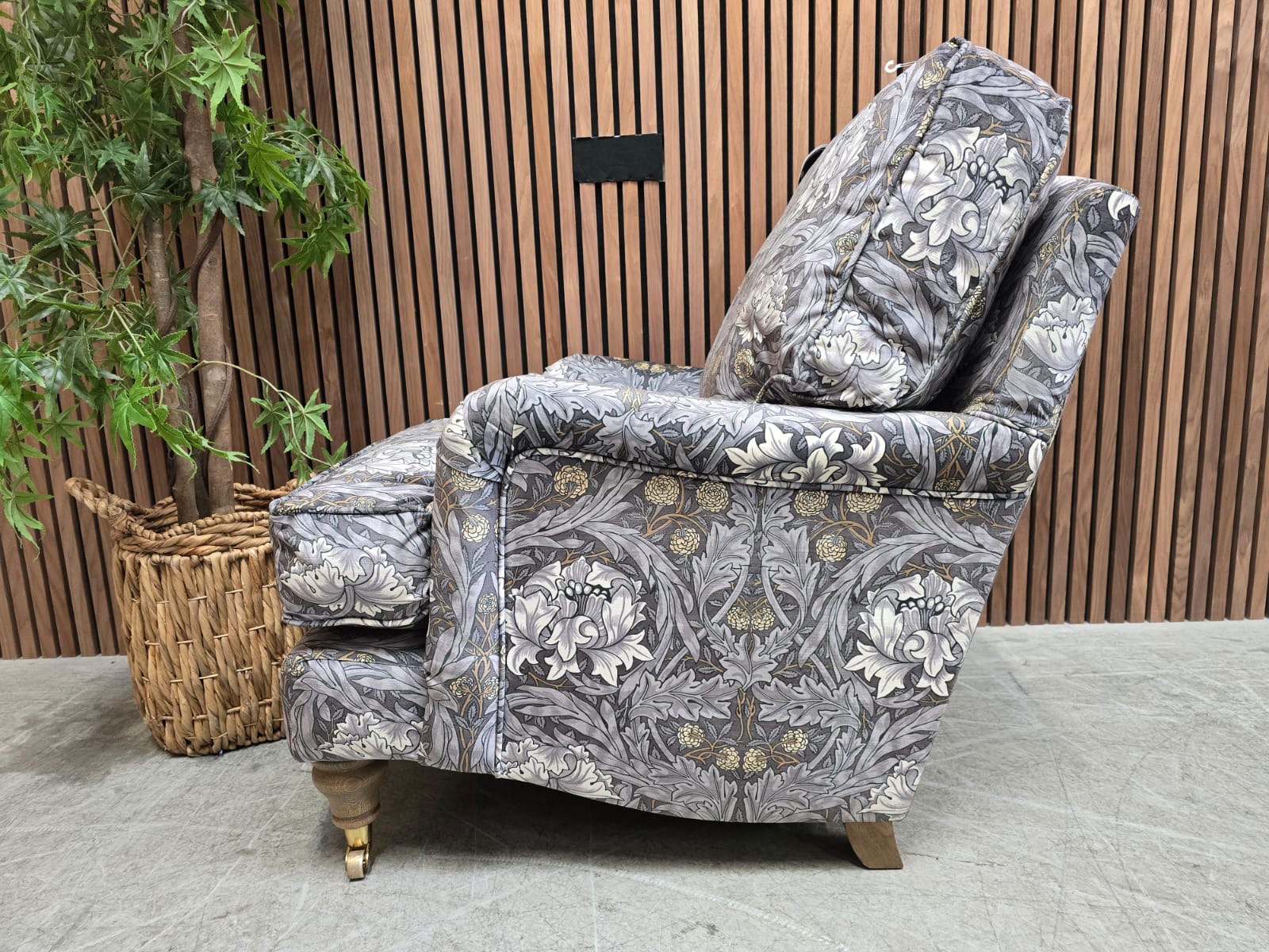 f1426633-21ef-444f-9fb6-d4b1470fe96c