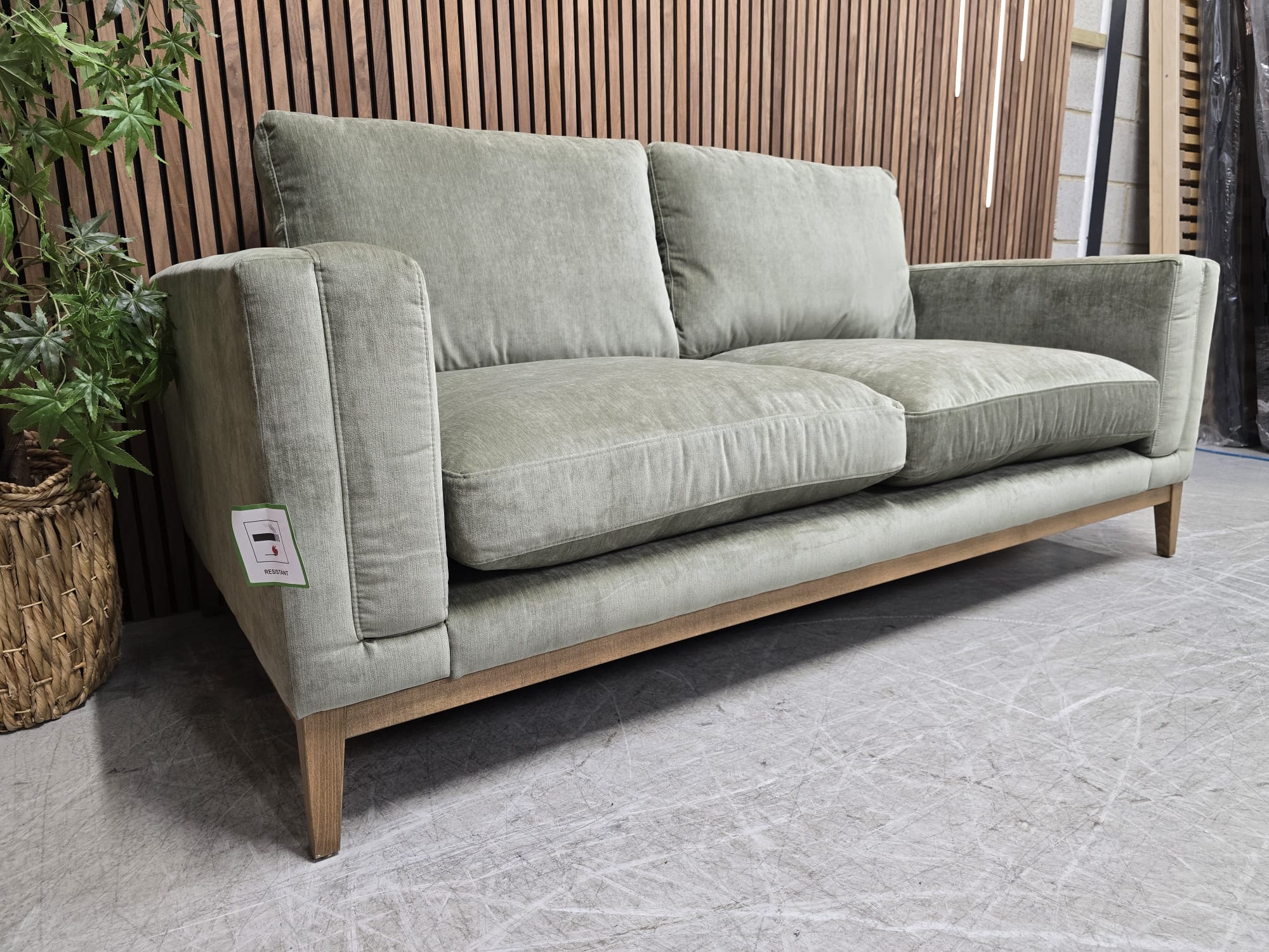 f3b43a3f-e039-44e9-b857-52f371162c40