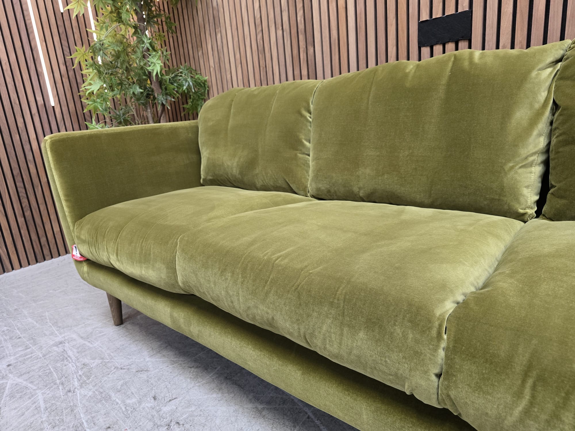 f8acd1d8-0c61-4b21-87c0-82d601ff4379