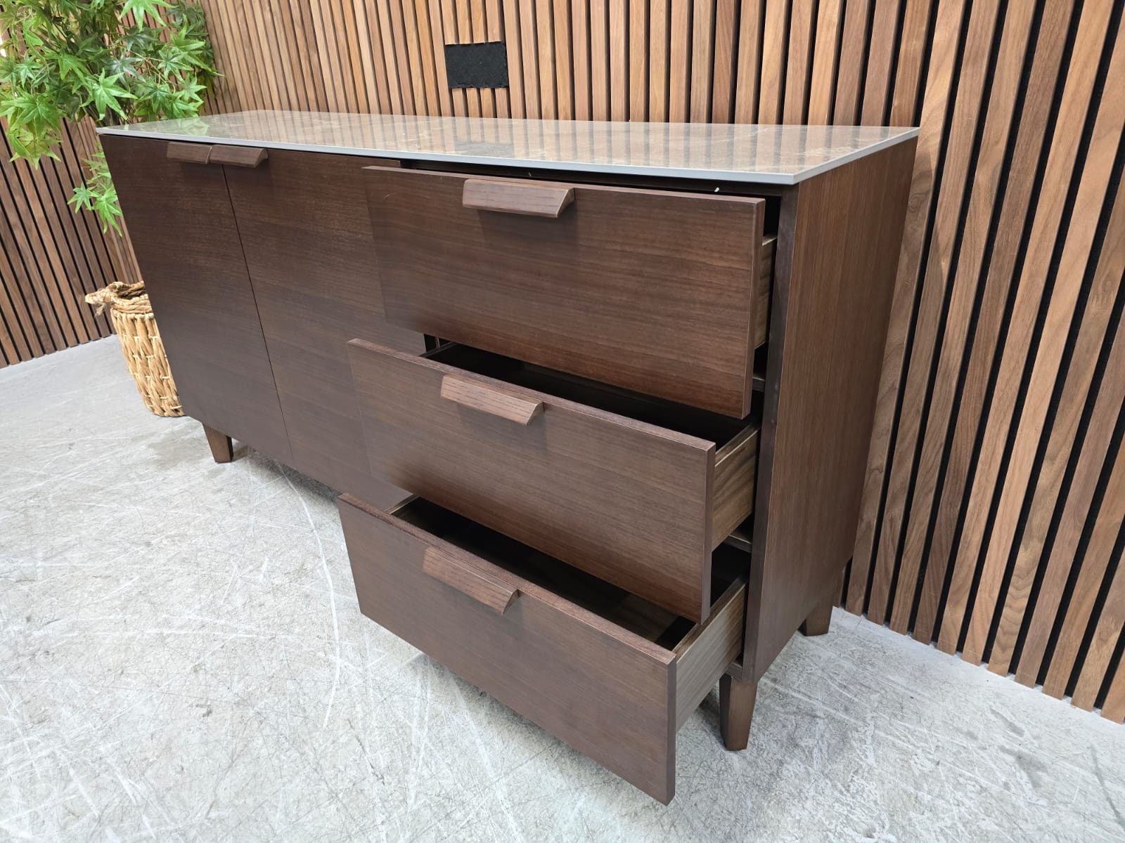 ff0613cd-81b4-4ee4-ba65-70bc47567db0